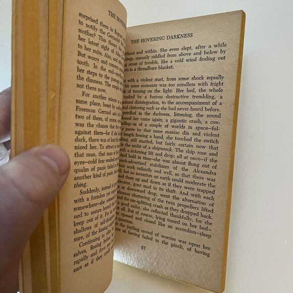 Hovering Darkness Evelyn Berchman Ace 1957 Rare Pulp Horror Romance Paperback - Picture 5 of 5